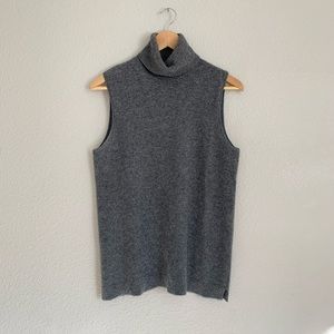 Neiman Marcus 100% Cashmere Turtleneck